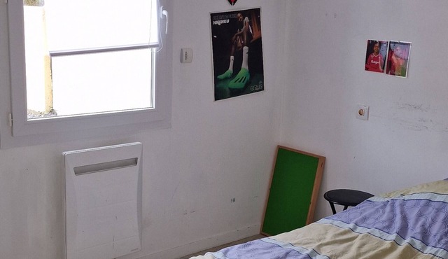 Dany proposes a flat-sharing with room and close to everything