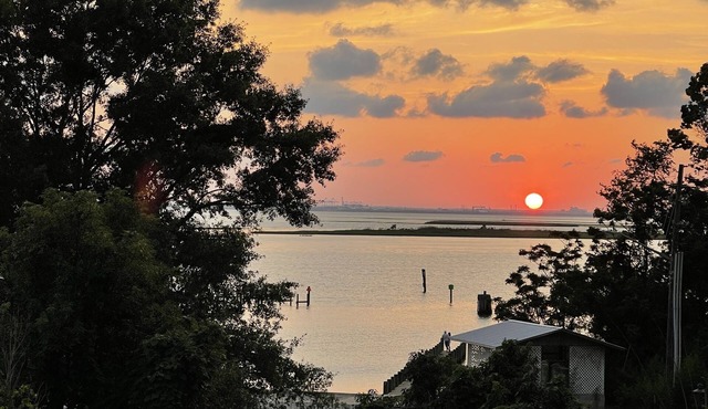DAPHNE SCENIC BAY VIEW CONDO