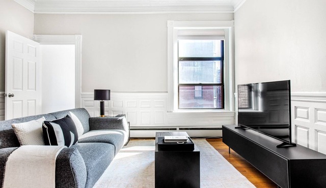 Dapper Back Bay 2BR, Steps from Newbury St. and Esplanade by Blueground