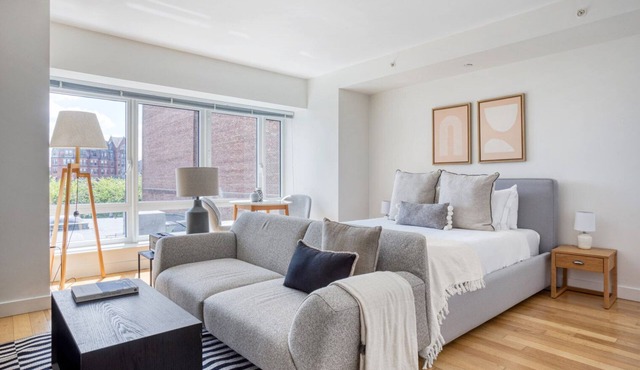 Dapper Back Bay Studio, w/Gym, walk to Newbury St. by Blueground