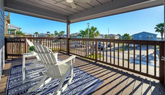 Dapper Dolphin-Yard, Sunset View, Near City Pool