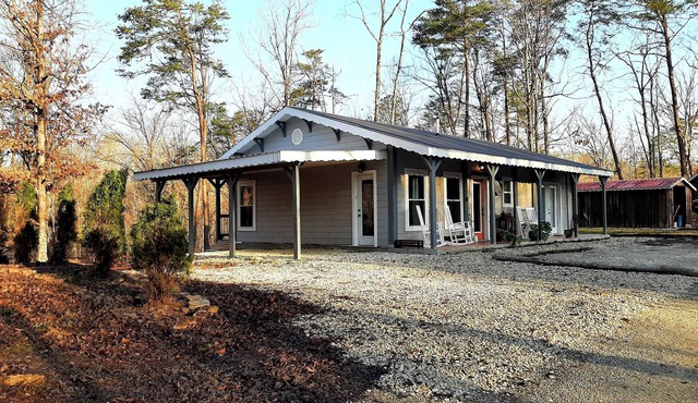 Dappled Grey Cabin with hot tub at Red River Gorge