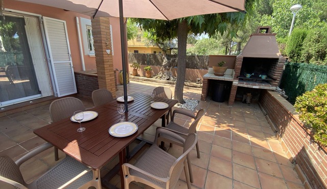 Daró 2D 167 - Community pool, corner house, A/C