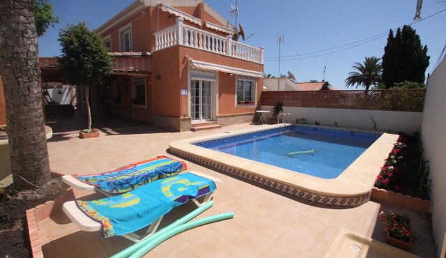 DAR UNAI Fantastic villa 3 bedroom 10 minutes wak to the beach