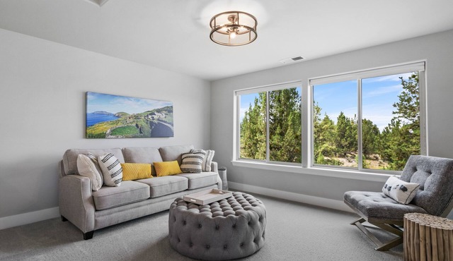 Dara - Modern Irish Guest House on Private Estate, Mountain Views