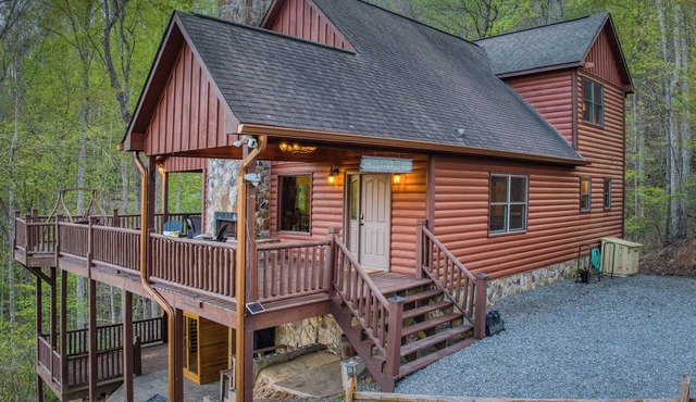 Darby’s Ridge - view, pet friendly, hot tub