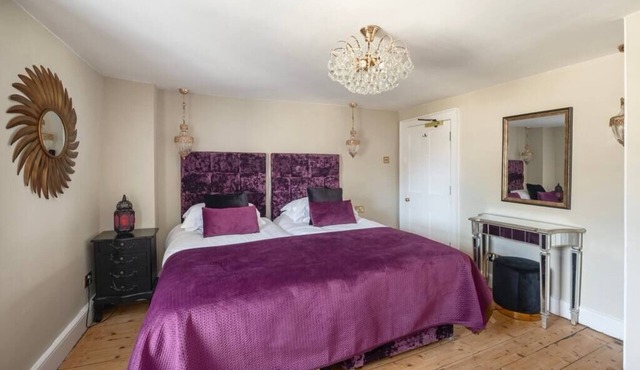 Darcy's Pride – central 2-bedroom apartment