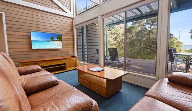 Dargo - Waterfront Retreat: Secluded lodges perfect for nature lovers