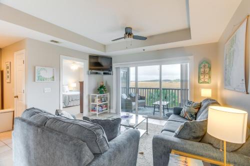 Darien Condo with Boat Dock Access Walk to Downtown
