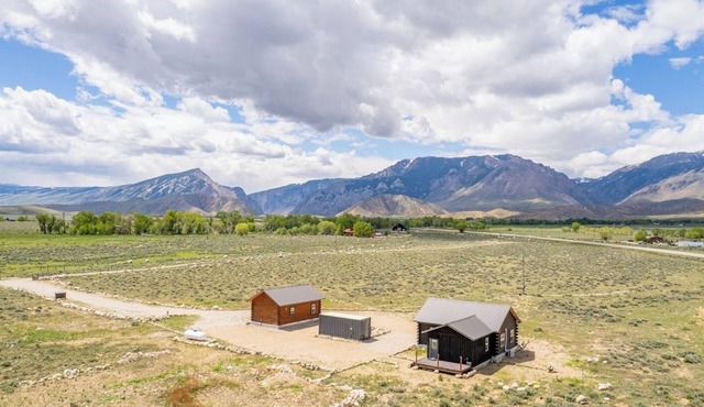 Dark Sky Retreat- 2 Cabin Retreat, Pet Friendly, Panoramic Mountain Views!