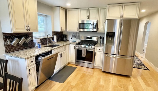 Darling 2 Bedroom unit in Denver, West Highland! Charming, stylish and Walkable!