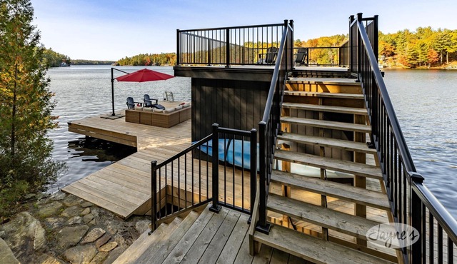 Darling 3 bed 2 bath cottage on Lake Joseph with Bunkie! NW Exposure! Boathouse