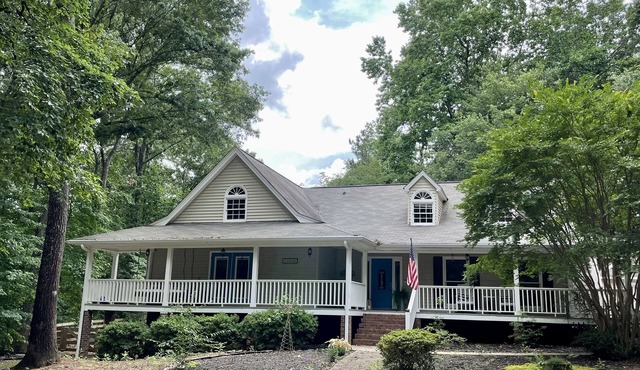 Darling Apartment in Private Lake Community - Sleeps 6!