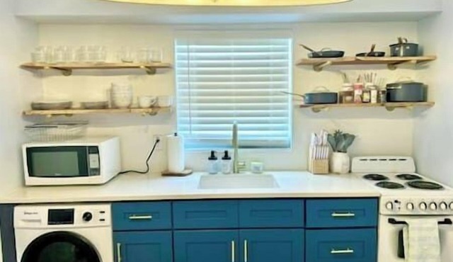 Darling Beach Bungalow Steps to the Ocean