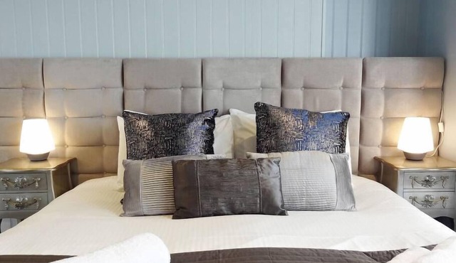 Darling By the Seaside - By Crown Gardens Holiday Homes