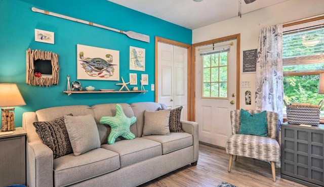 Darling Cottage about 1 Mi to Lake Erie Beach!