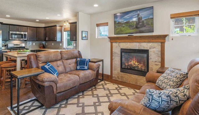 Darling Dover Bungalow Sleeps 8 - Marina, beach, walking trails