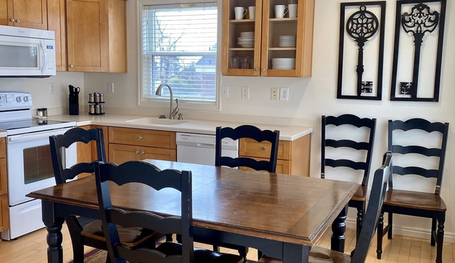 Darling house near outdoor adventures-newly remodeled