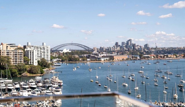 Darling Point Apartment with Harbour Bridge Views
