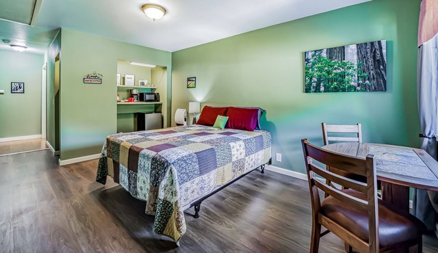 Darling studio near the beach & state parks with kitchenette, WiFi, & more