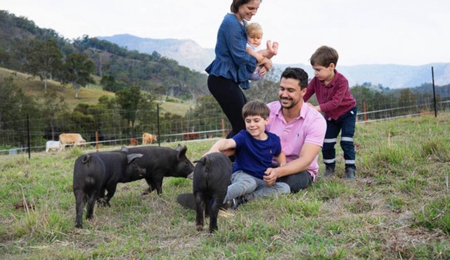 Darlington Grove Farm Stay in a Renovated Dairy Lots of Animals and River Access