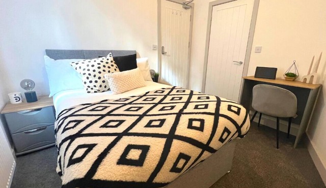 Darlington Suites Double Room with En-Suite in WN1