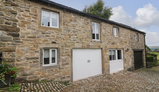 DARROWBY BARN, family friendly in Grassington