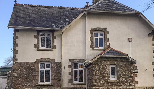 DARTFORDLEIGH HOUSE, pet friendly, with open fire in Princetown