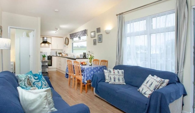 Dartmouth Devon- 2 bedrooms detached chalet - 2 bathrooms & parking outside door