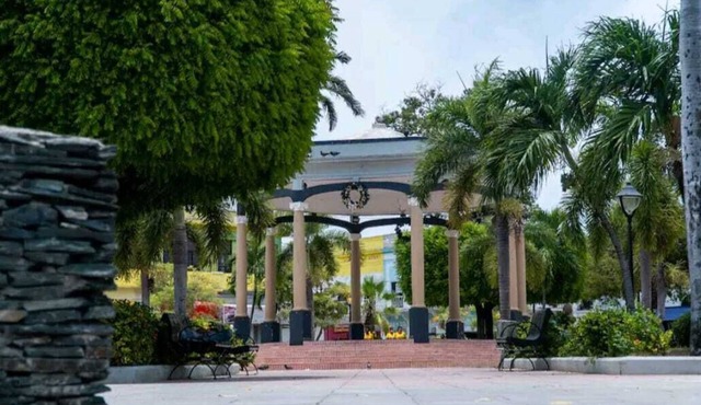 Dashari room C2-1 Close to the boardwalk and 10 minutes from the beaches.