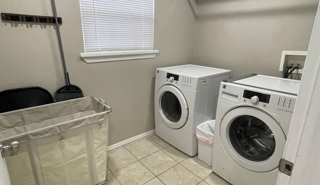 Dashing and Clean- 2 Bedroom Duplex
