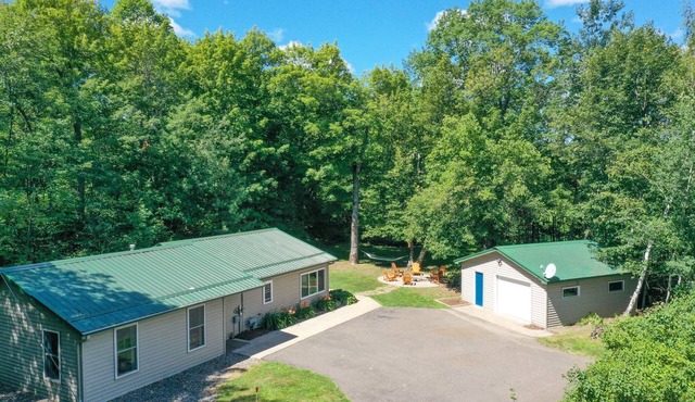 Dates in July Open! Cabin on the Lake, Dock, Arcade, Kid & Dog Friendly