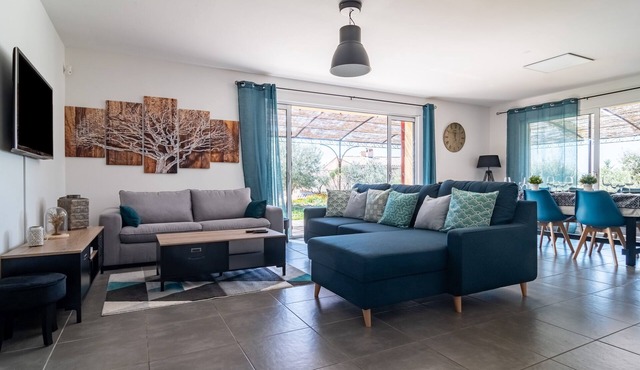 Dathona - Charmante maison avec piscine est jardin