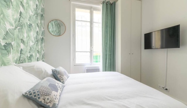 Daumier, 2 Bdrs, 6-8 people, Flat near La Seine, Great Location