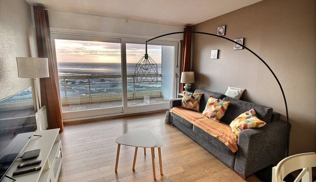 DAUPHINS E3 : Apartment with beautiful sea view, 3rd floor, for up to 4 people