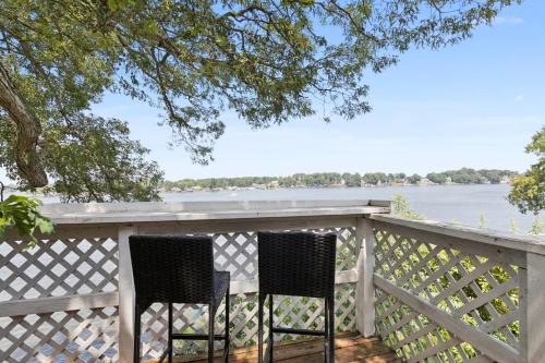 Dave's Last Resort Lakeside-Cozy Cabin 6 Hotel Room