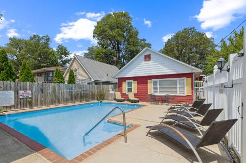 Dave's Last Resort Poolside-Relaxing Cabin 3 Hotel Room