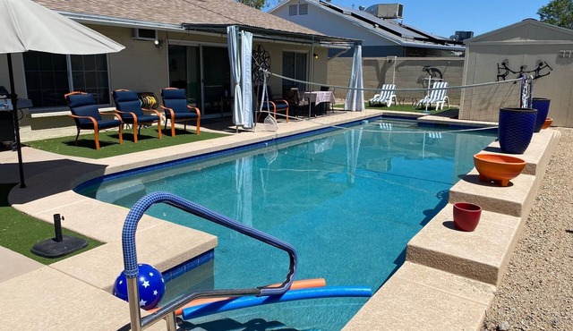 Dave's Sunshine Getaway for 2 or 3/Private with free heated Pool