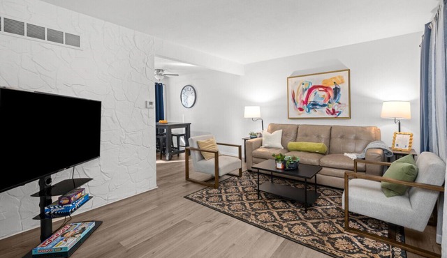 Davenport Delight - 2BR Apartment w/Garage