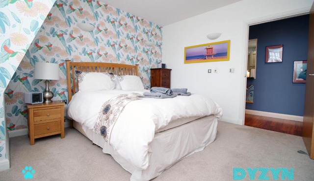 David's Morgan View - Short Let Cardiff City Center by DYZYN