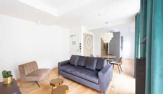 Davis, 4 stars, Chic & Modern at 50 meters from the Champs-Elysées