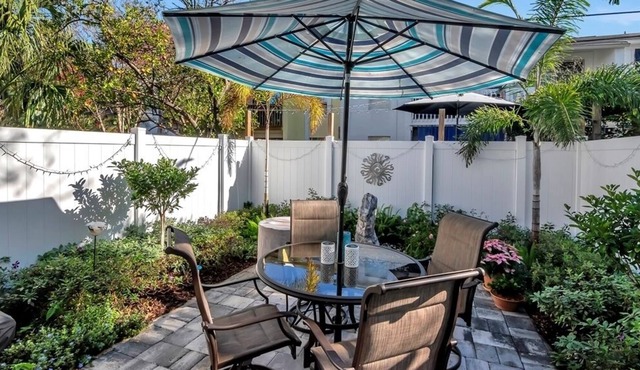 Davis Islands townhome with 2 private courtyards
