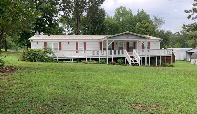 Davis Ranch in beautiful Plainview Arkansas next to Nimrod Lake. Pet Friendly!