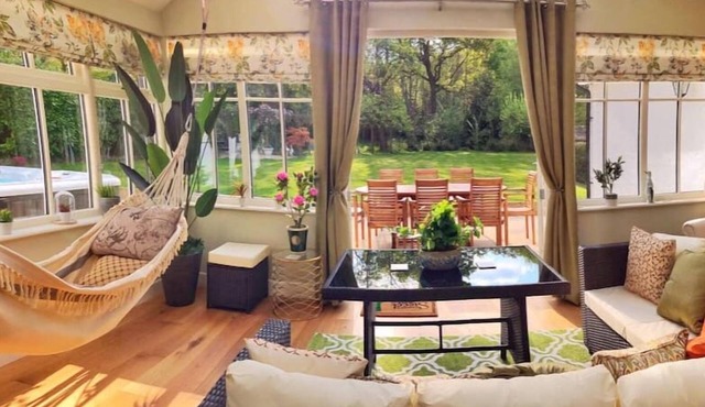 Daweswood - Luxury cottage, lake access & hot tub