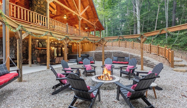 Dawley Chalet! Spectacular! Sleeps 18~HUGE fire pit area~Game room~Putt Golf