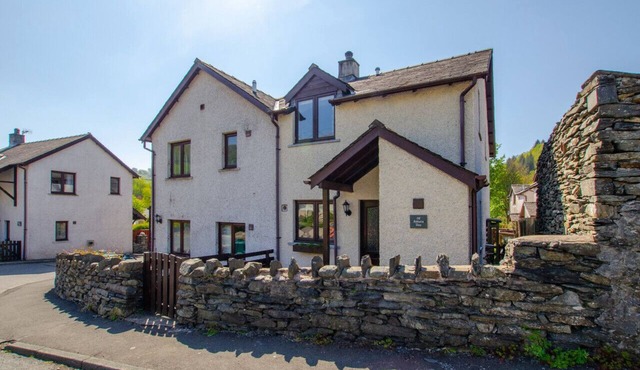 Dawn Cottage - Two Bedroom House, Sleeps 4