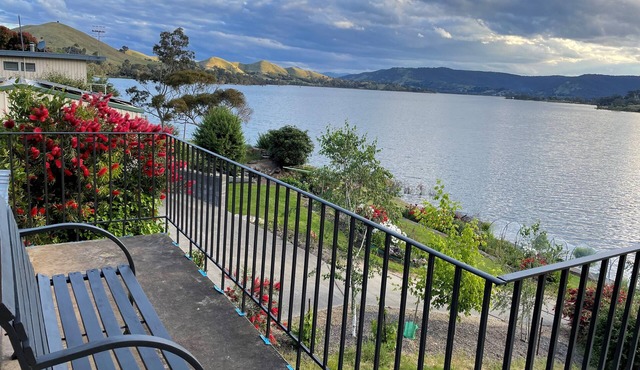 Dawn Cove - Waterfront Bonnie Doon