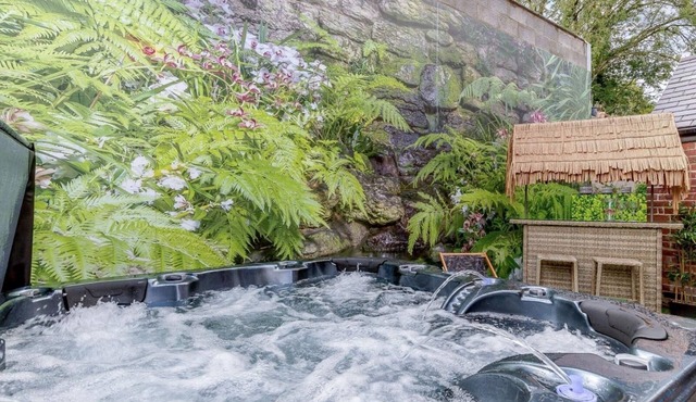 Dawn's House Cromford-Quirky Colourful Home, Hot Tub, Pet Friendly Peak District