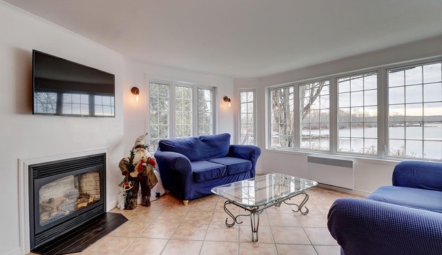 Dawn - Waterfront cottage - Lake Memphremagog - private dock