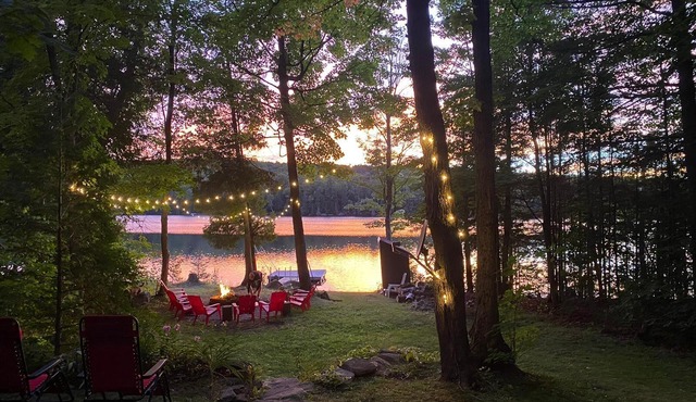 Dawson Loop Inn - Private Lakefront Cottage